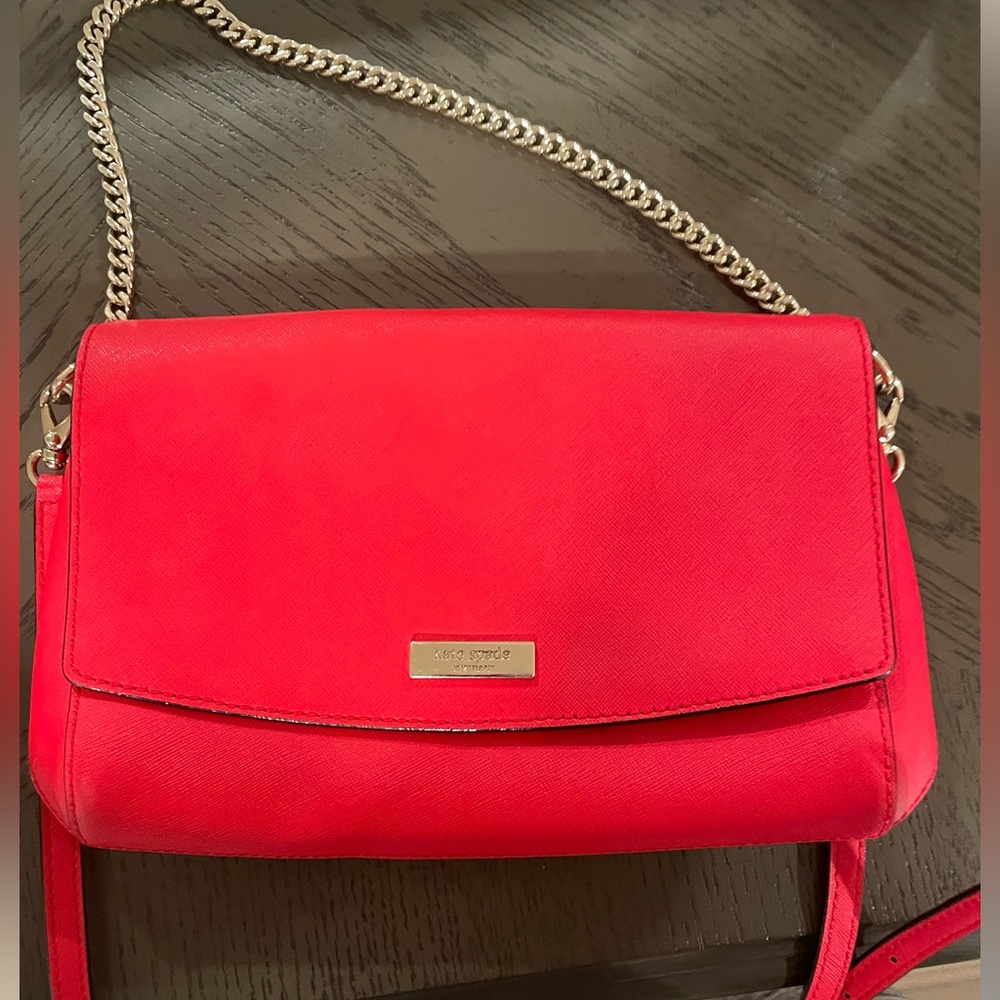 Kate Spade Red Cross body bag!! Can be worn long or short with chain!